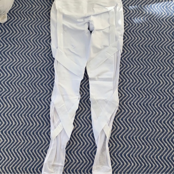 ALO white get wrapped up leggings - Picture 4 of 6